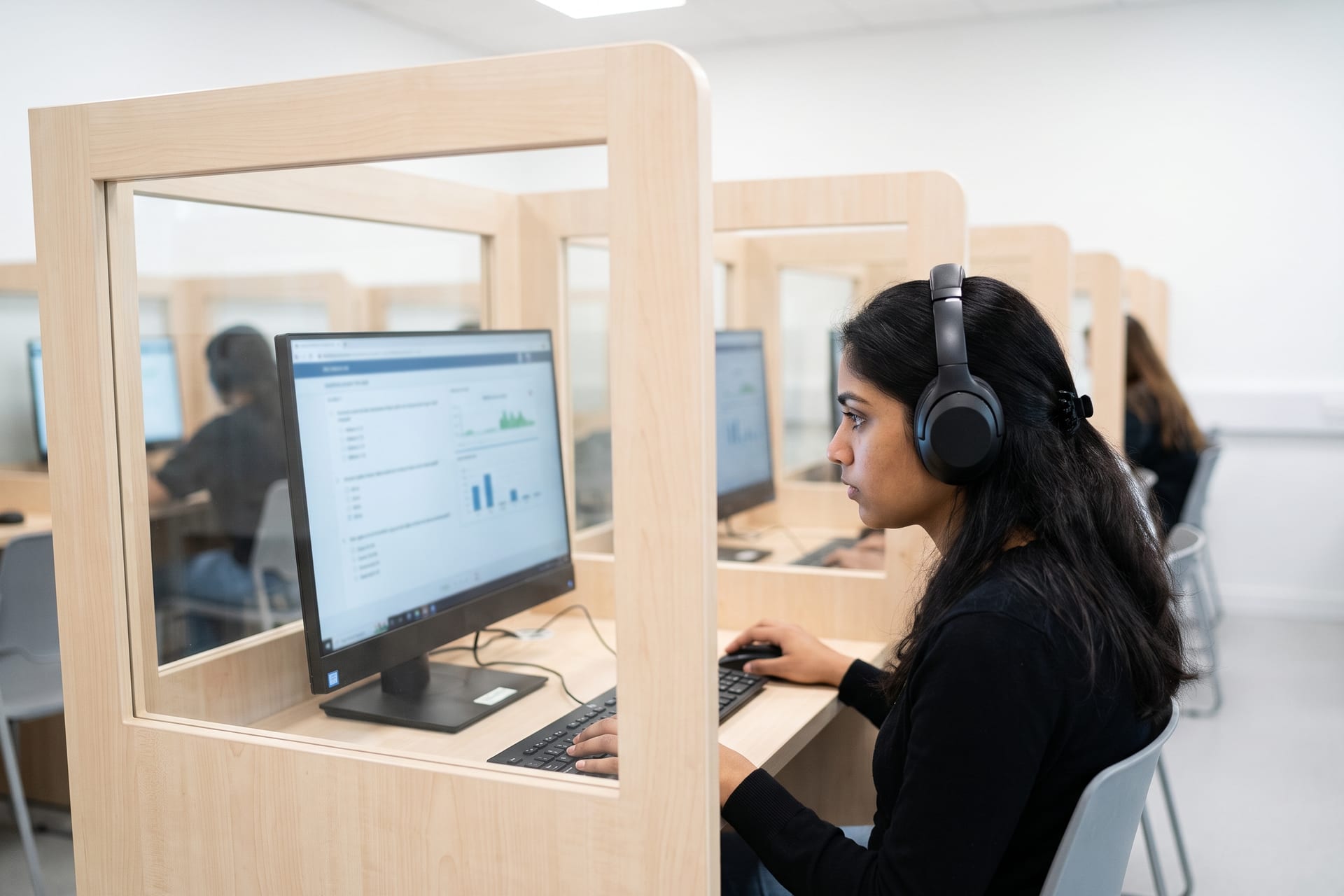 PTE vs IELTS 2026: Which English Proficiency Test Should You Choose?